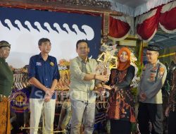 Sosialisasi Peredaran Rokok Ilegal Melalui Pagelaran Wayang Kulit